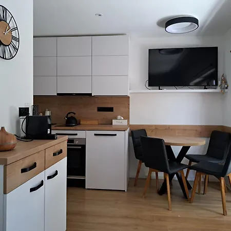 Lucia Apartament *