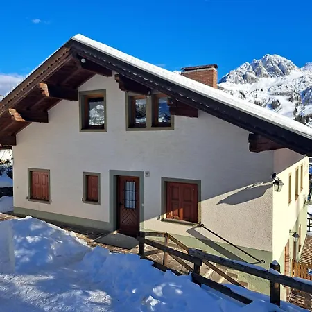 Lucia Apartament *
